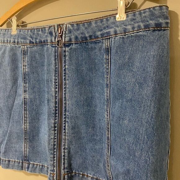 Altar’d State Y2K Inspired‎ Mini Jean Denim Zip-up Skirt Size Large - Picture 2 of 5